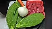 Dana eti, soğan ve havuç (Beef, onion and carrot)
